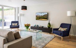 lounge terraced garden sofa armchairs tv 55 Woodside Park Road